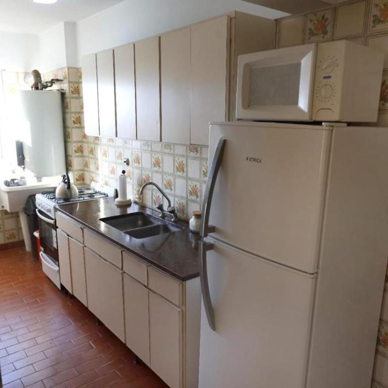 Depto 3 ambientes con balcon vista al mar y cochera - One-Bedroom Apartment - 4