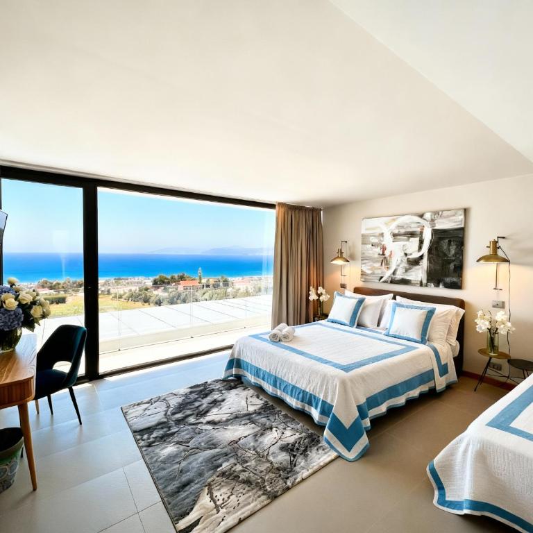 AriaBoutique - Camera Tripla Deluxe con Vista Mare - 3