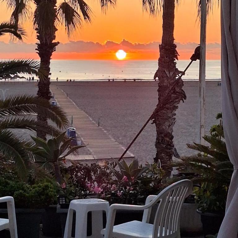 Apartamento con gran terraza frente al Mar playa Valencia - Two-Bedroom Apartment - 13