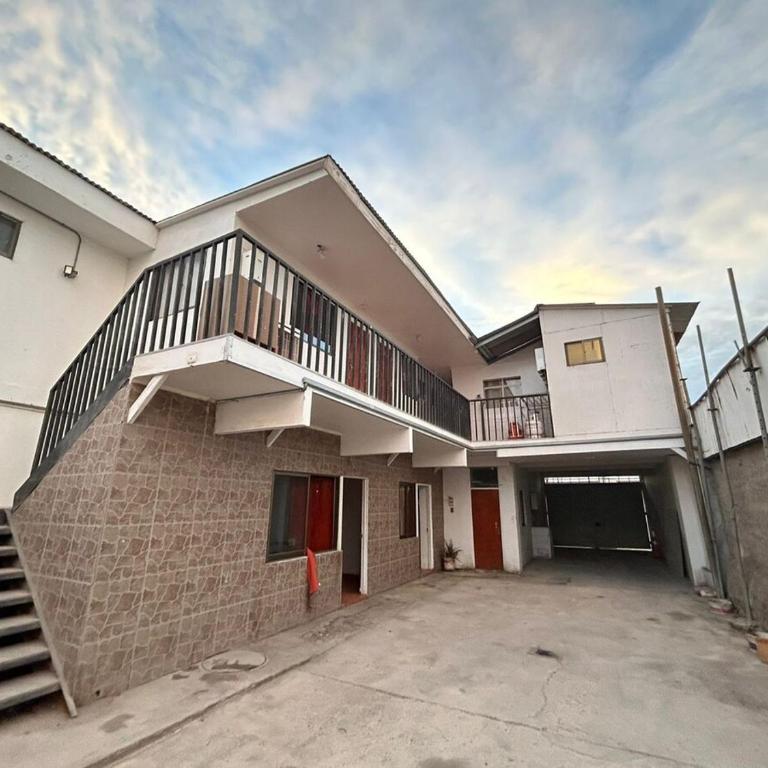 Casa hostal - Eight-Bedroom House - 1