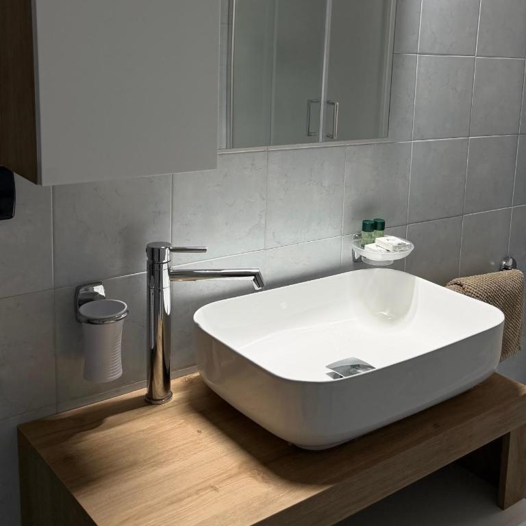 Turin Bicerin White - Studio Apartment with One Double Bed - 9