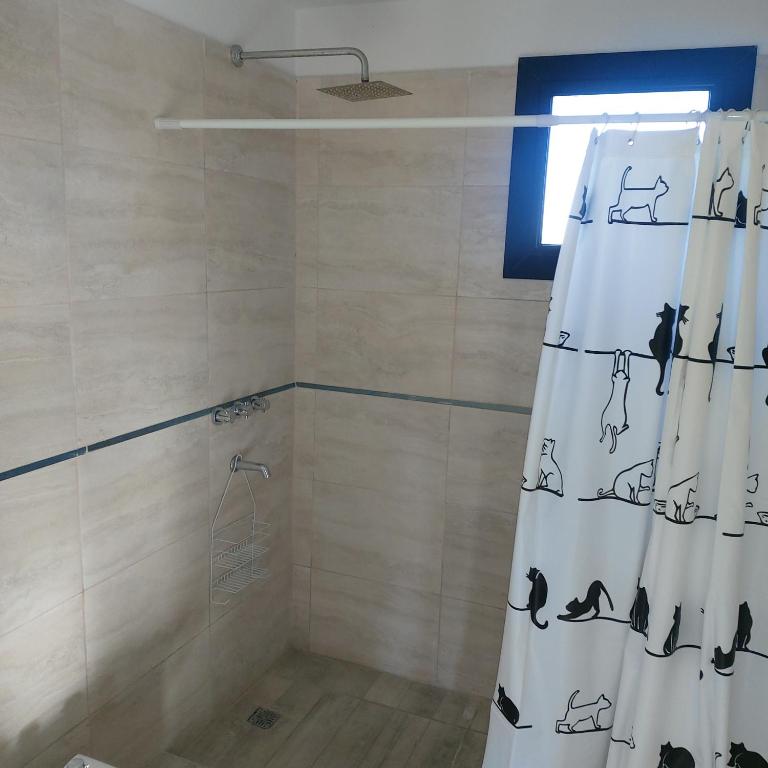 Cabañas León - Three-Bedroom House - 9