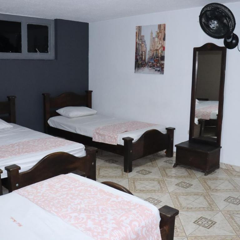 Hotel Inambu Villavicencio - Economy Quadruple Room - 11