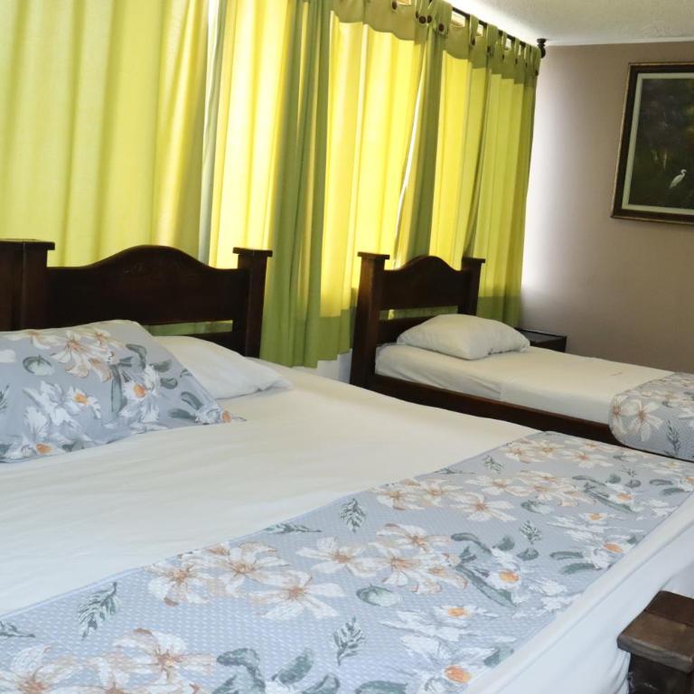Hotel Inambu Villavicencio - Family Room with Private Bathroom - 8