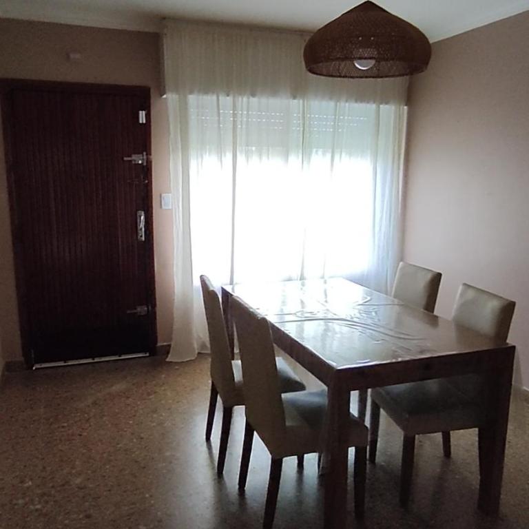 Casa para 5 personas con gran parque y parrilla en entorno natural y tranquilo a pasos de las playas del sur de Mar del plata - Casa de 2 dormitorios - 9