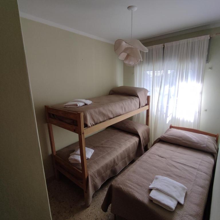 Casa para 5 personas con gran parque y parrilla en entorno natural y tranquilo a pasos de las playas del sur de Mar del plata - Casa de 2 dormitorios - 7