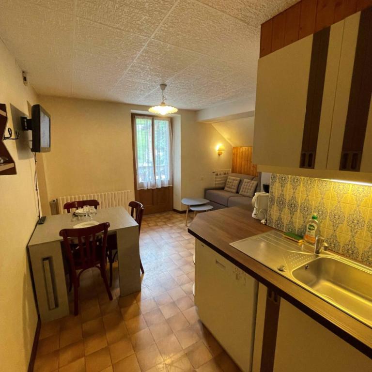 Logis Hotel & Spa Beau-Site - Appartement 2 Chambres avec Terrasse - 1