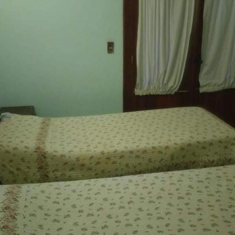 CASA EN PINAMAR NORTE a 6 CUADRAS DEL MAR - Four-Bedroom House - 1