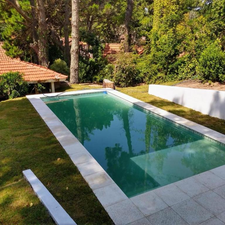 CASA EN PINAMAR NORTE a 6 CUADRAS DEL MAR - Four-Bedroom House - 4