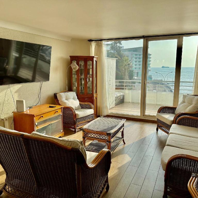 Exclusive Oceanfront Apartment - Apartment - 32