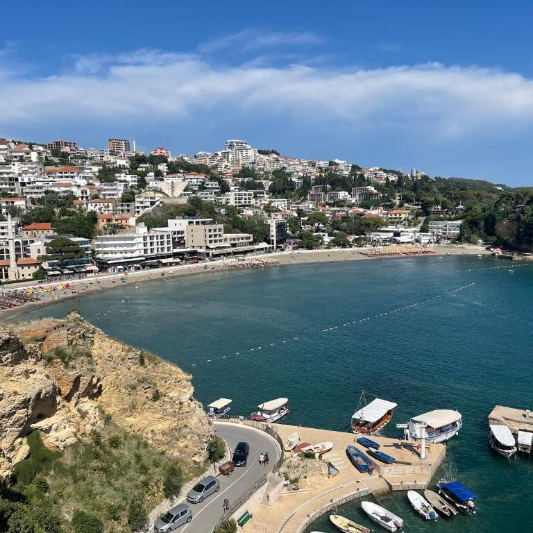 LuxuryHomeUlcinj2 - Three-Bedroom Home - 5