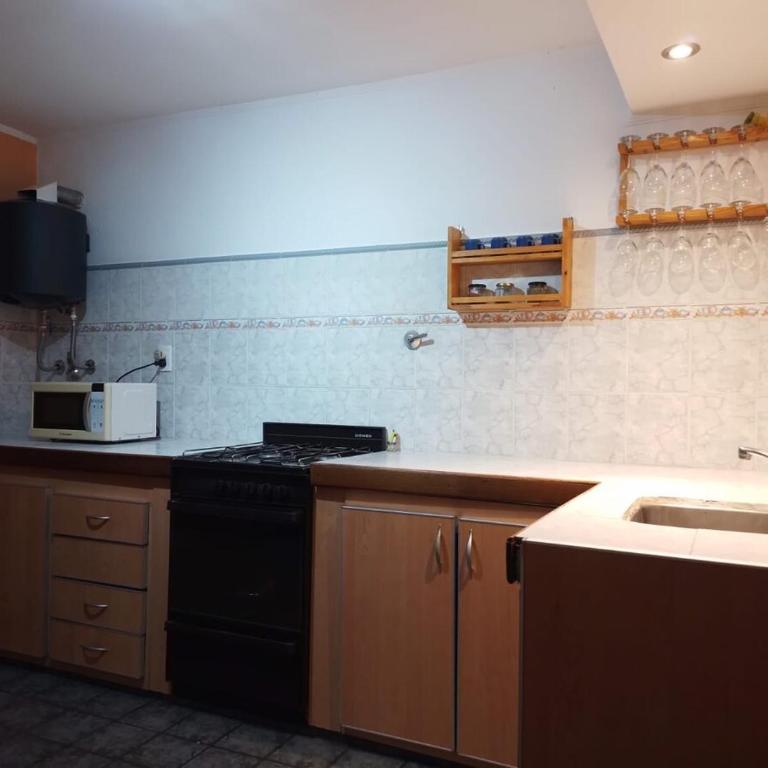 Casa con extenso parque en barrio Las Dalias - Casa de 3 dormitorios - 8
