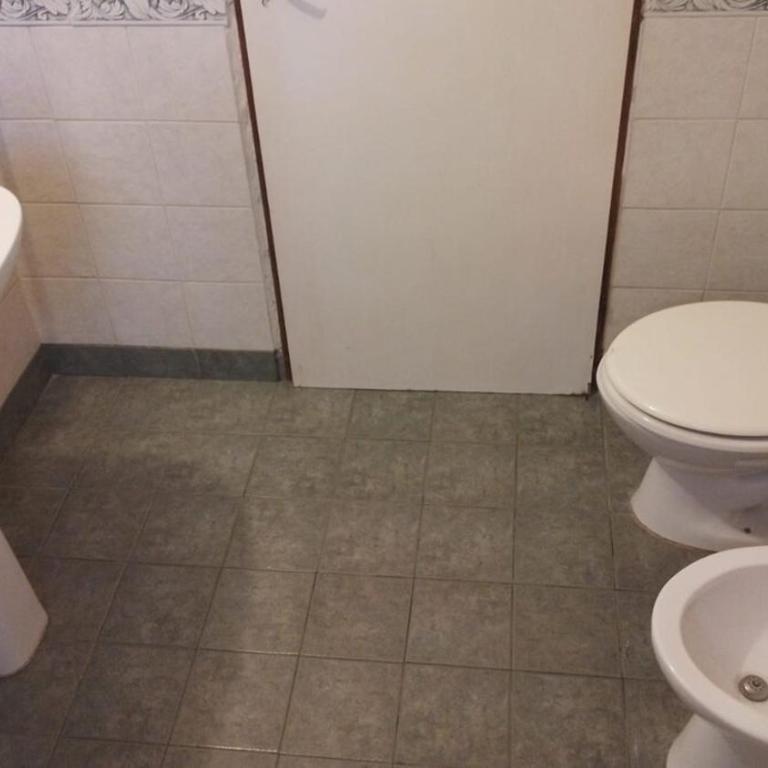 Casa con extenso parque en barrio Las Dalias - Casa de 3 dormitorios - 19