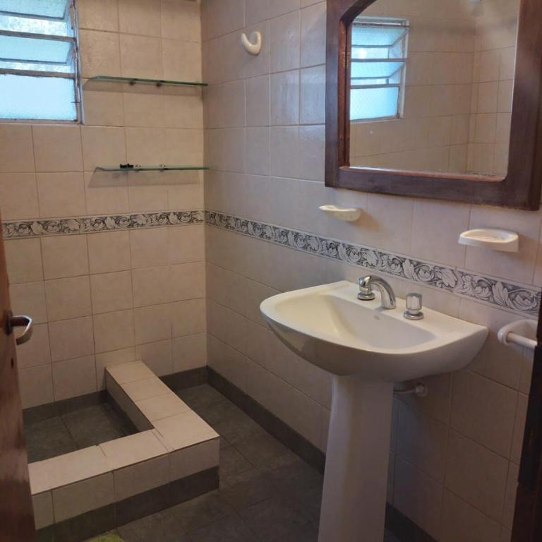Casa con extenso parque en barrio Las Dalias - Casa de 3 dormitorios - 21