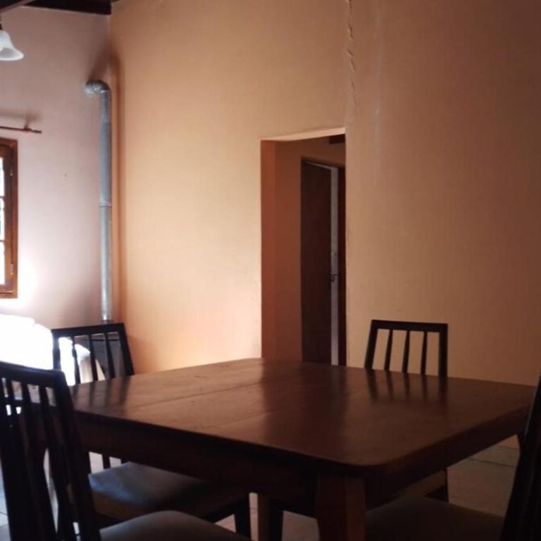 Casa con extenso parque en barrio Las Dalias - Casa de 3 dormitorios - 6