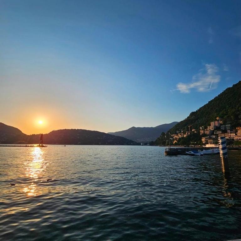 Como Lake, lakefront 30m - Three-Bedroom Apartment - 15