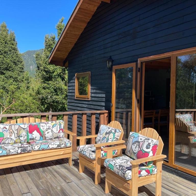 CASA a 8KM centro de PUCON ideal auto suv 4x4 - Three-Bedroom House - 1