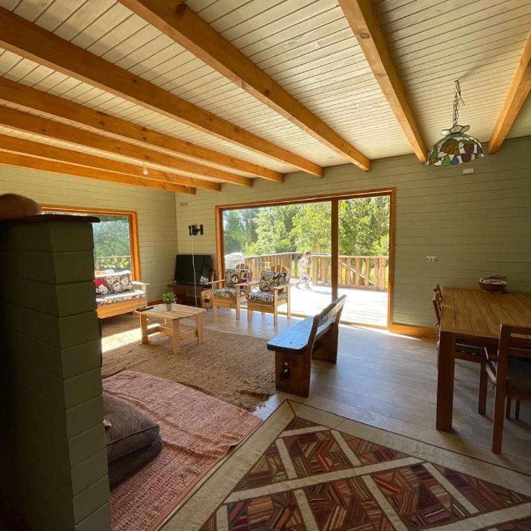 CASA a 8KM centro de PUCON ideal auto suv 4x4 - Three-Bedroom House - 2