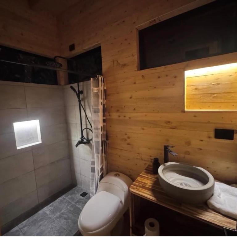 Boheme Cabin - One-Bedroom House - 8