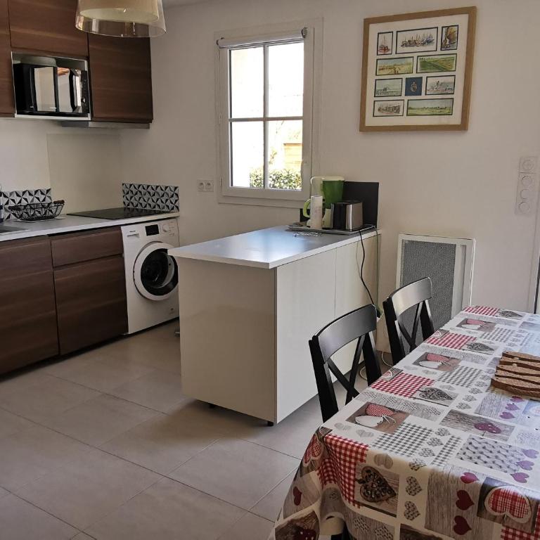 Maison sous les pins pour 5 pers, terrasse, parking à La Tranche-sur-Mer - FR-1-194-363 - Maison de Vacances - 2