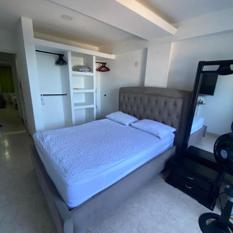 Apartment with two bedrooms in from the Cartagena beach - Double Room with Private Bathroom - 1