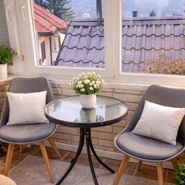 Apartments Holiday - Apartman sa 1 Spavaćom Sobom, Balkonom i Pogledom na Planinu - 8