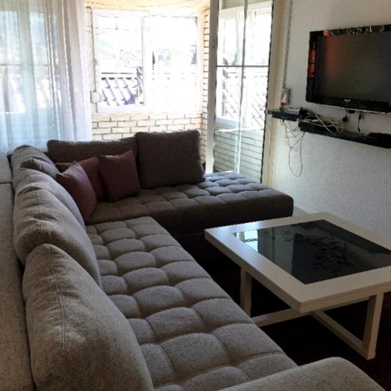 Apartments Holiday - Apartman sa 1 Spavaćom Sobom, Balkonom i Pogledom na Planinu - 7