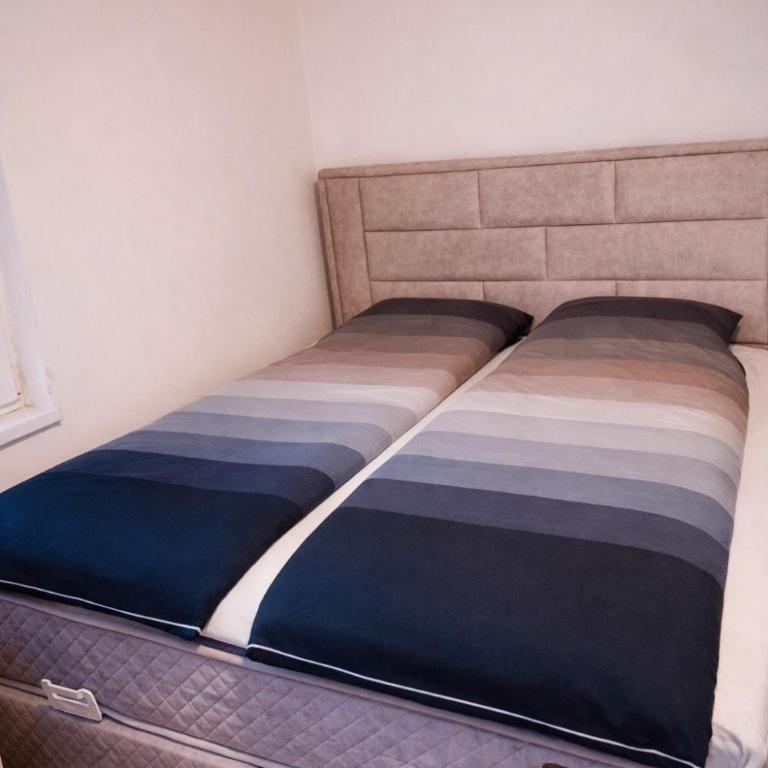 Apartments Holiday - Apartman sa 1 Spavaćom Sobom, Balkonom i Pogledom na Planinu - 4