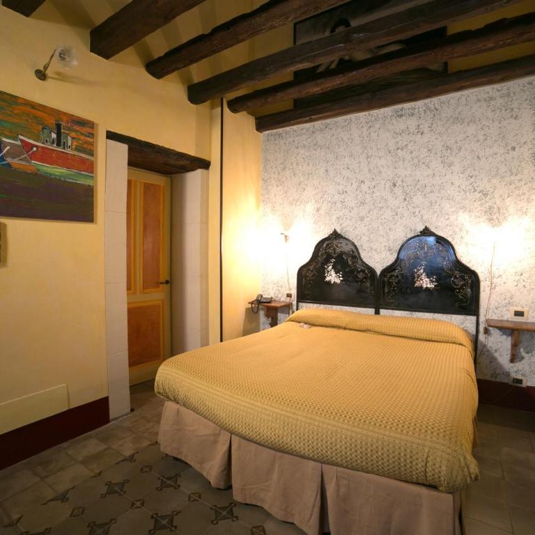 Hotel Henry's House - Camera Matrimoniale con Vista Mare Parziale - 2