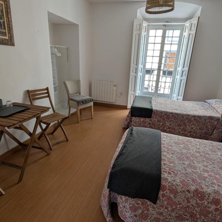 Alojamiento Oviedo 1 - Habitación Doble con balcón - 2 camas - 3