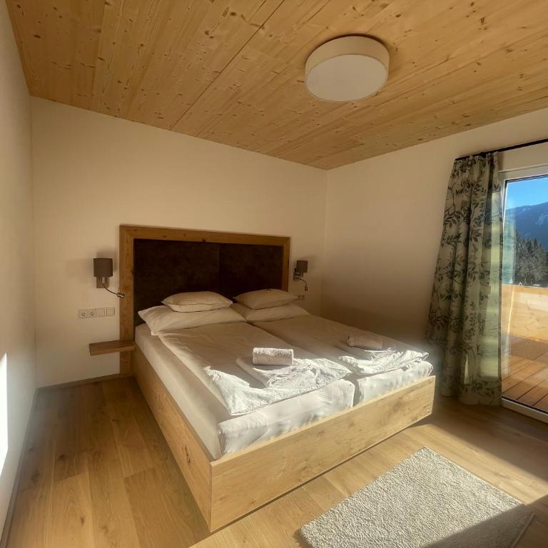 Ferienwohnungen Unterdürmoos Apartments mit Chalet-Charme auf 1050 m , Alleinlage - Apartment mit 1 Schlafzimmer, Balkon und Bergblick - 12