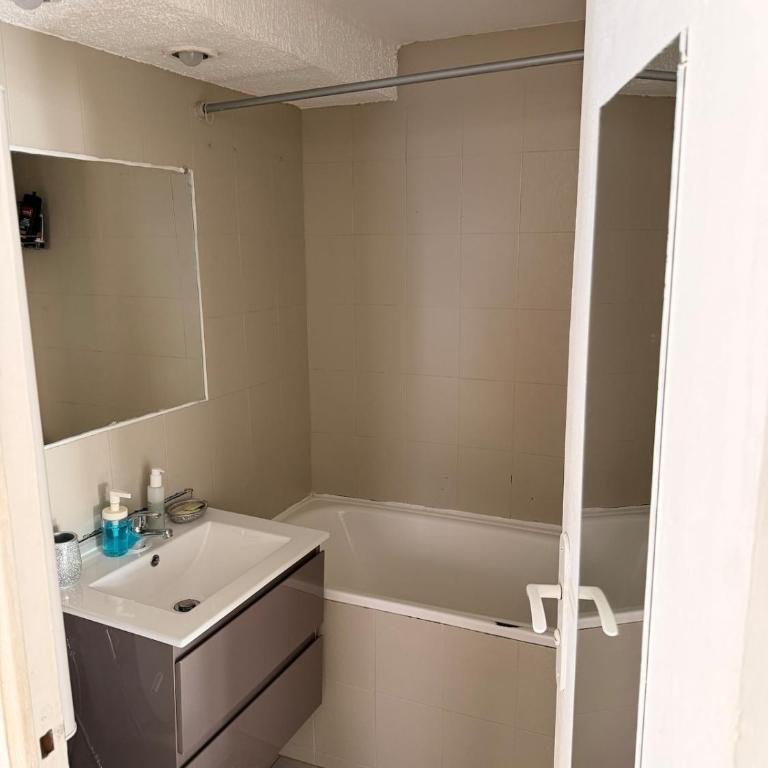 T2 spacieux en hyper centre pour 1 à 5 personnes - Two-Bedroom Apartment - 14
