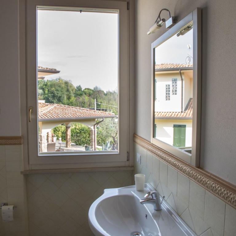 Elegant Lake Garda villa with garden - Villa - 33
