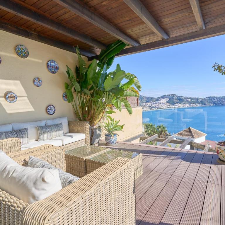 Beautiful House With Splendid Sea - Two-Bedroom House - 1