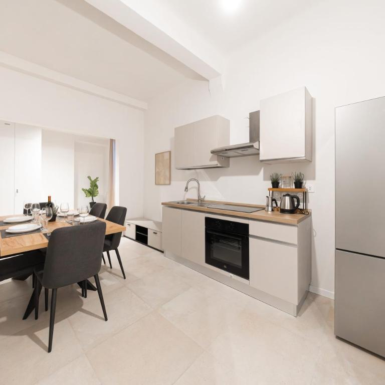 Malvasia Asinelli Tower View - Residenza Oberdan, Bologna Centre - Three-Bedroom Apartment - 5