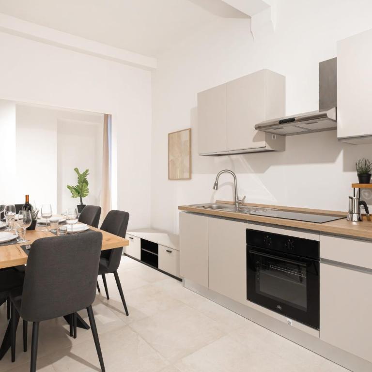 Malvasia Asinelli Tower View - Residenza Oberdan, Bologna Centre - Three-Bedroom Apartment - 4