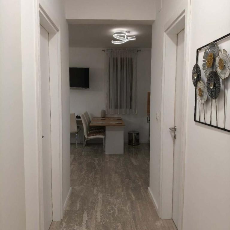 Tatjana Apartment - One-Bedroom Apartment with Balcony - 3