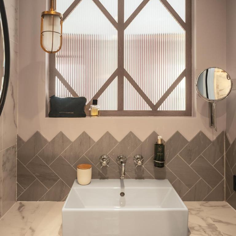 Handsome Hotel - Chambre Double Supérieure avec Douche - 7