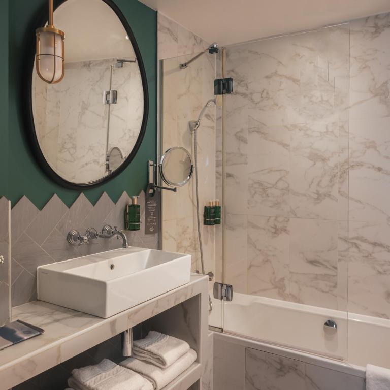 Handsome Hotel - Chambre Double Supérieure avec Baignoire - 4