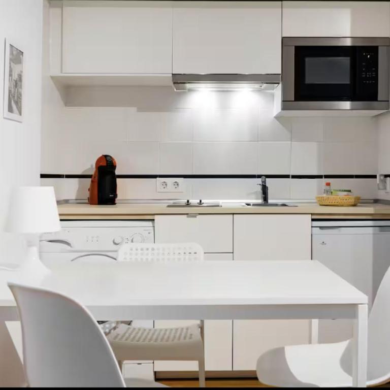 Conde Suite Courtyard by Valcambre - One-Bedroom Apartment - 3