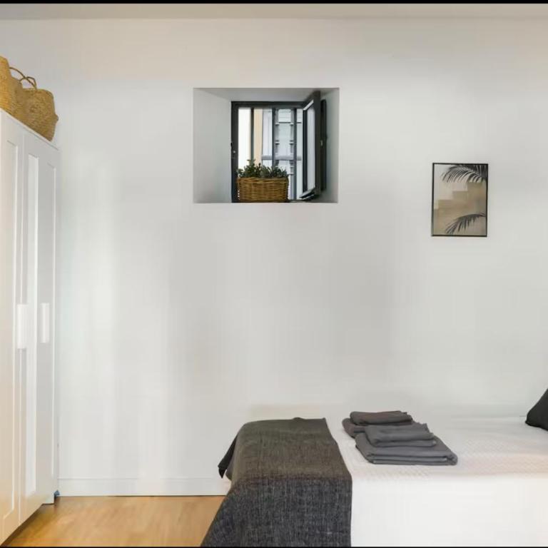 Conde Suite Courtyard by Valcambre - One-Bedroom Apartment - 5