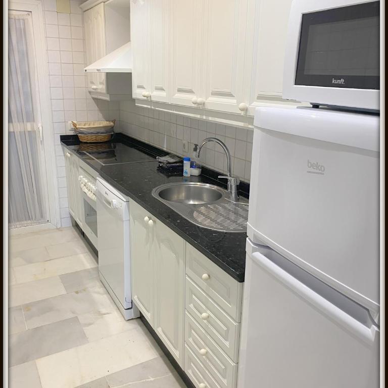 Mi Capricho, Ground Floor Apartments with private gardens - Apartamento de 2 dormitorios con terraza y vistas al mar - 3