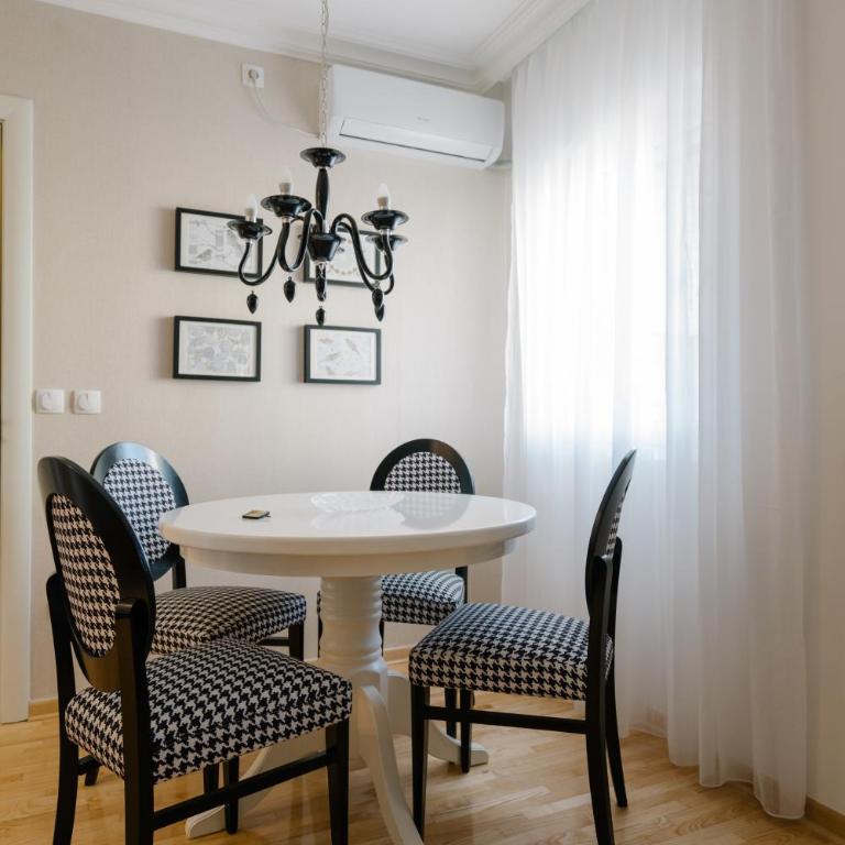 NAR Royalton Accommodation - Deluxe One-Bedroom Apartment with City View - 13