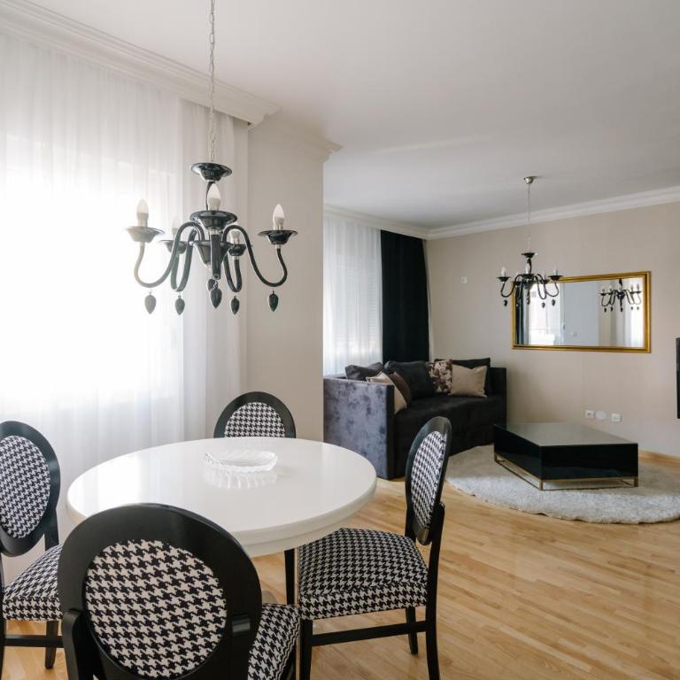 NAR Royalton Accommodation - Deluxe One-Bedroom Apartment with City View - 4