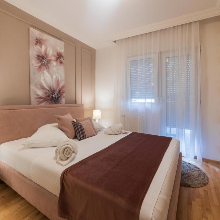 NAR Royalton Accommodation - One-Bedroom Apartment with City View - 4