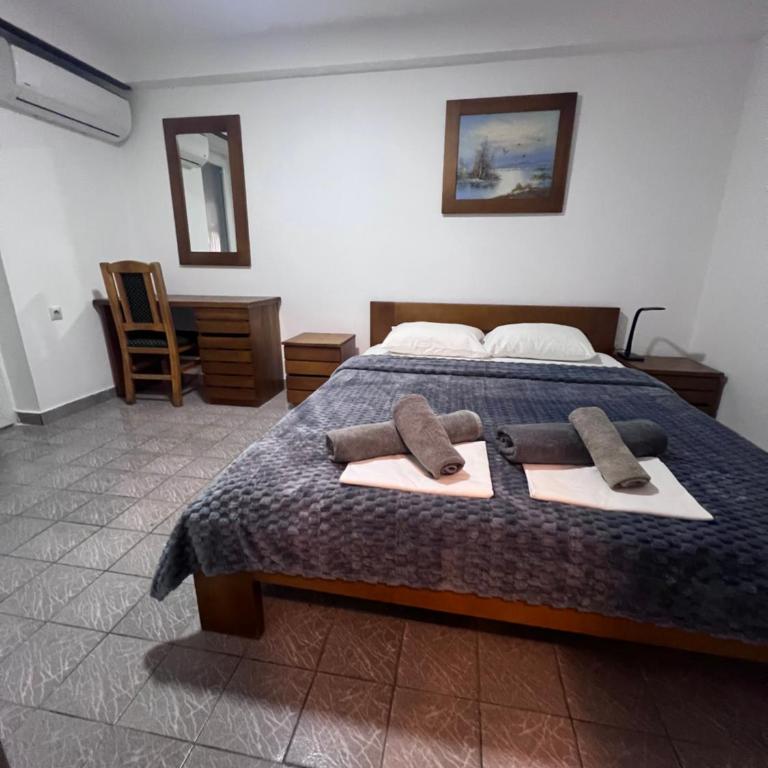 Susanj Apartmani Kastel - Dvokrevetna Soba sa Bračnim Krevetom - 2