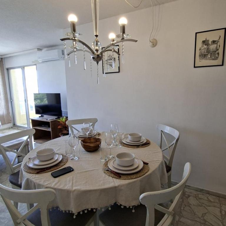 Amplio depto 3 dormitorios céntrico, con vista al mar e Isla Gorriti - Three-Bedroom Apartment - 8