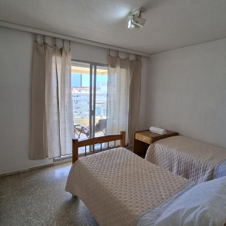 Amplio depto 3 dormitorios céntrico, con vista al mar e Isla Gorriti - Three-Bedroom Apartment - 25