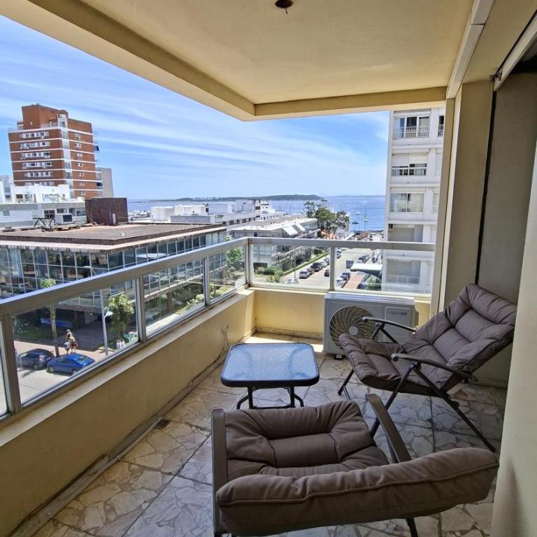 Amplio depto 3 dormitorios céntrico, con vista al mar e Isla Gorriti - Three-Bedroom Apartment - 14