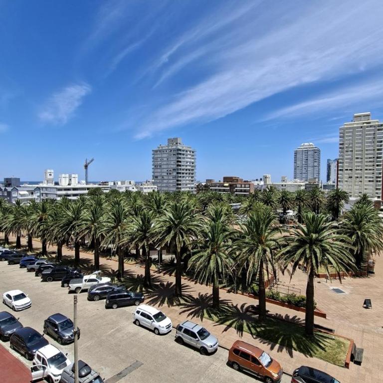 Amplio depto 3 dormitorios céntrico, con vista al mar e Isla Gorriti - Three-Bedroom Apartment - 15